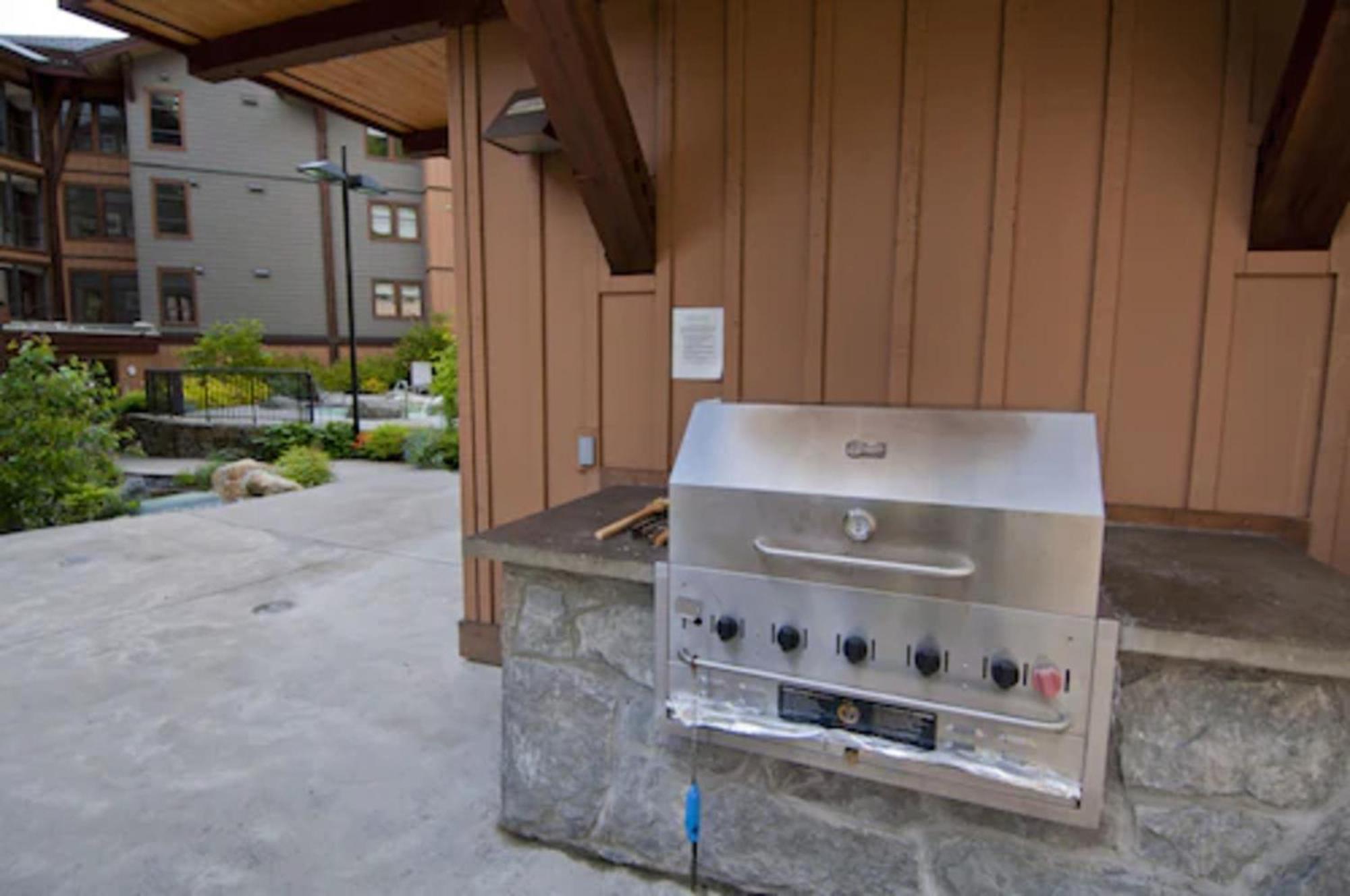Evolution Whistler Aparthotel Exterior photo
