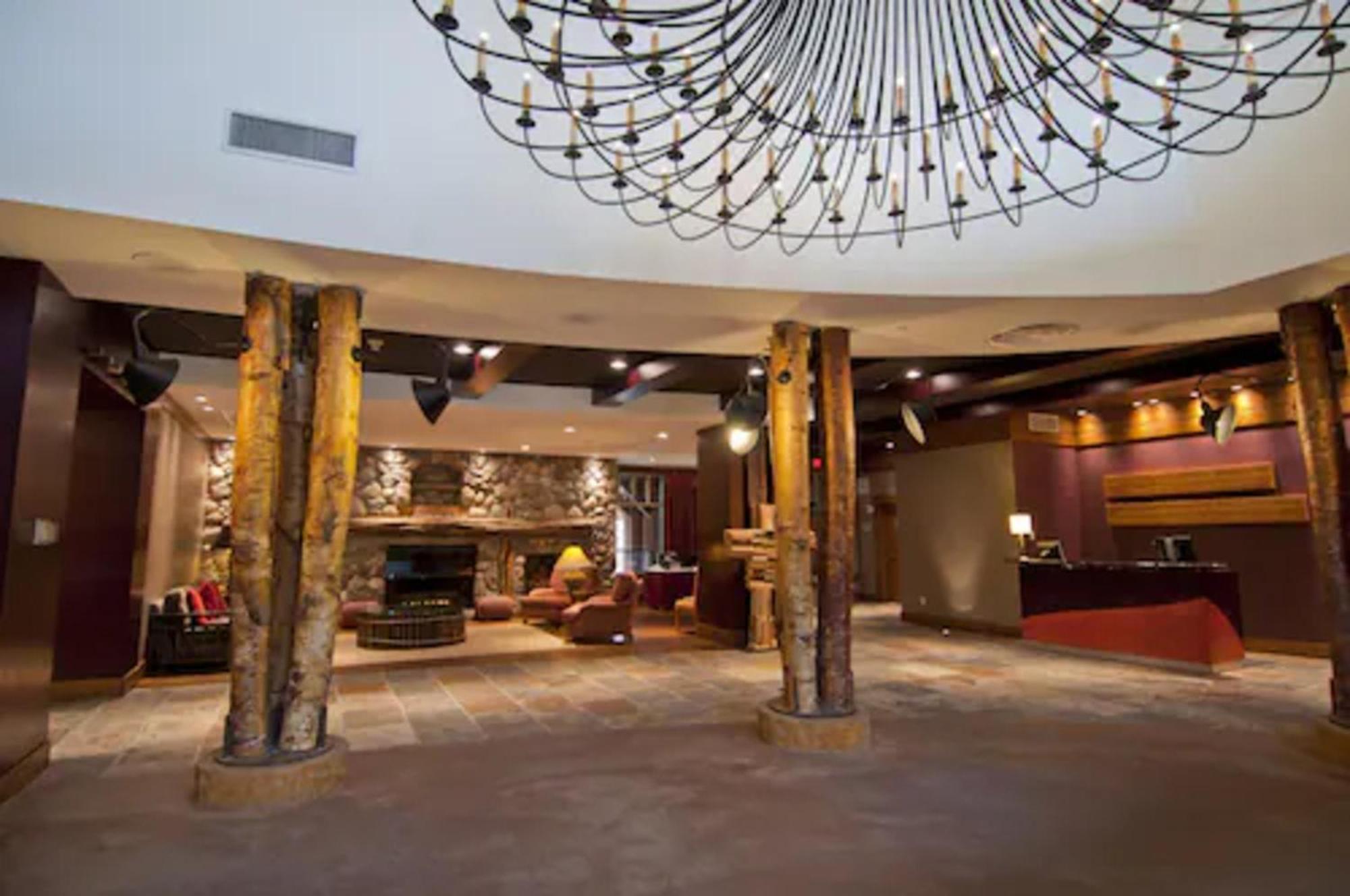Evolution Whistler Aparthotel Exterior photo