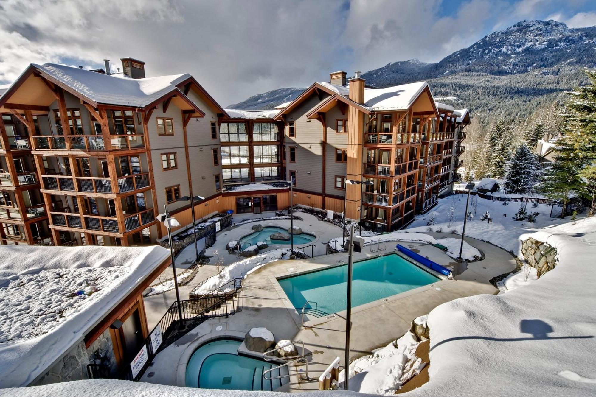 Evolution Whistler Aparthotel Exterior photo