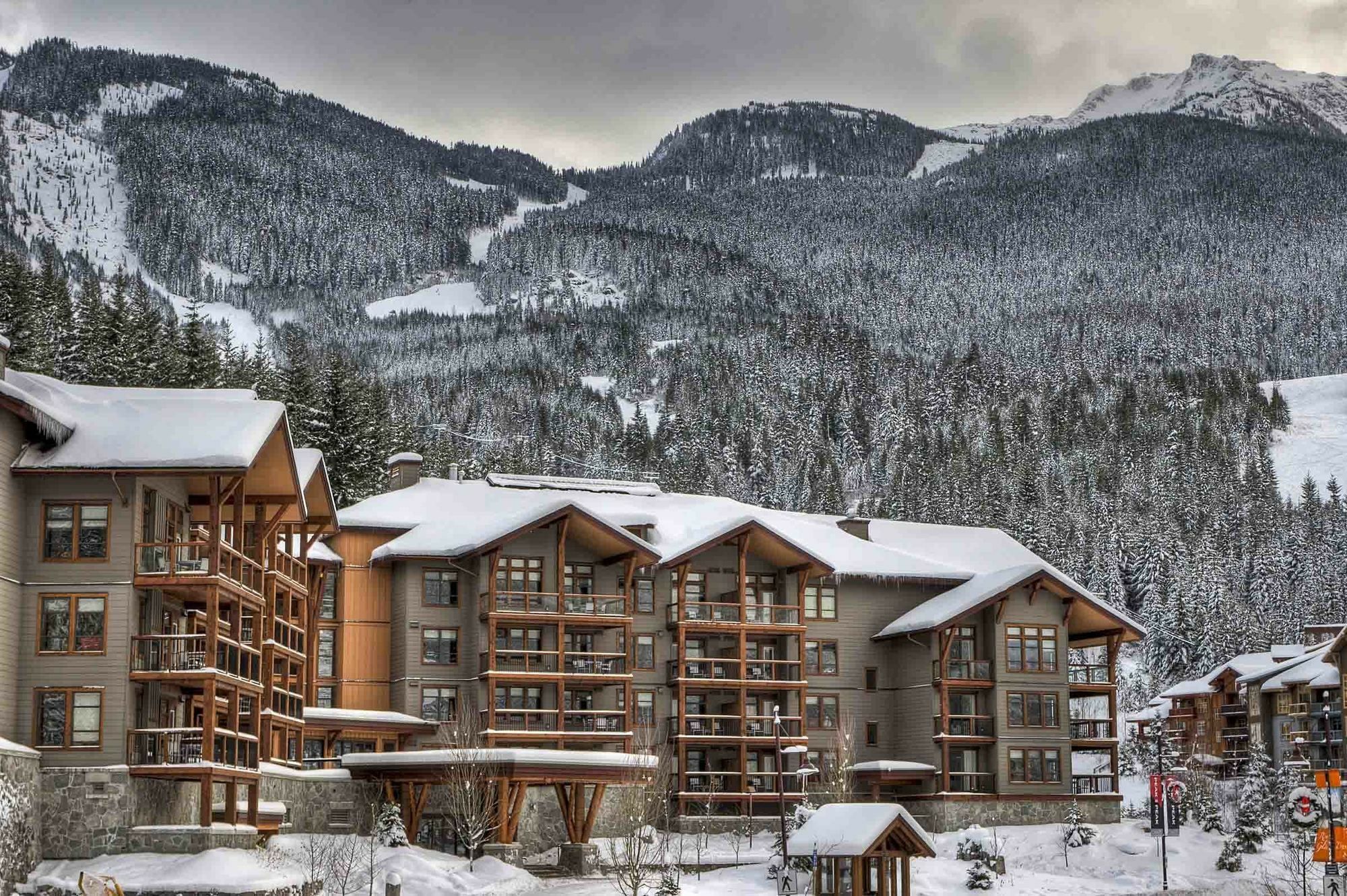 Evolution Whistler Aparthotel Exterior photo